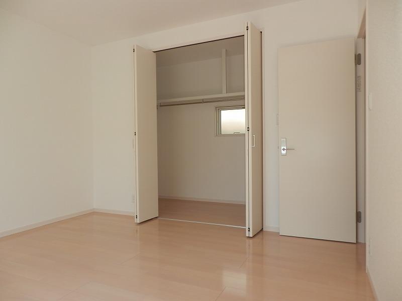 Receipt. Walk-in closet