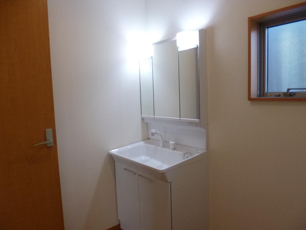 Wash basin, toilet. (November 2013) Shooting