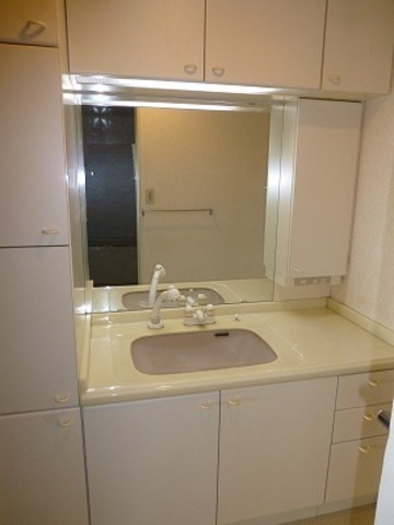 Washroom. ☆ Bathroom vanity ☆