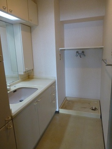 Washroom. ☆ Washroom ・ Dressing room ・ Laundry yard ☆