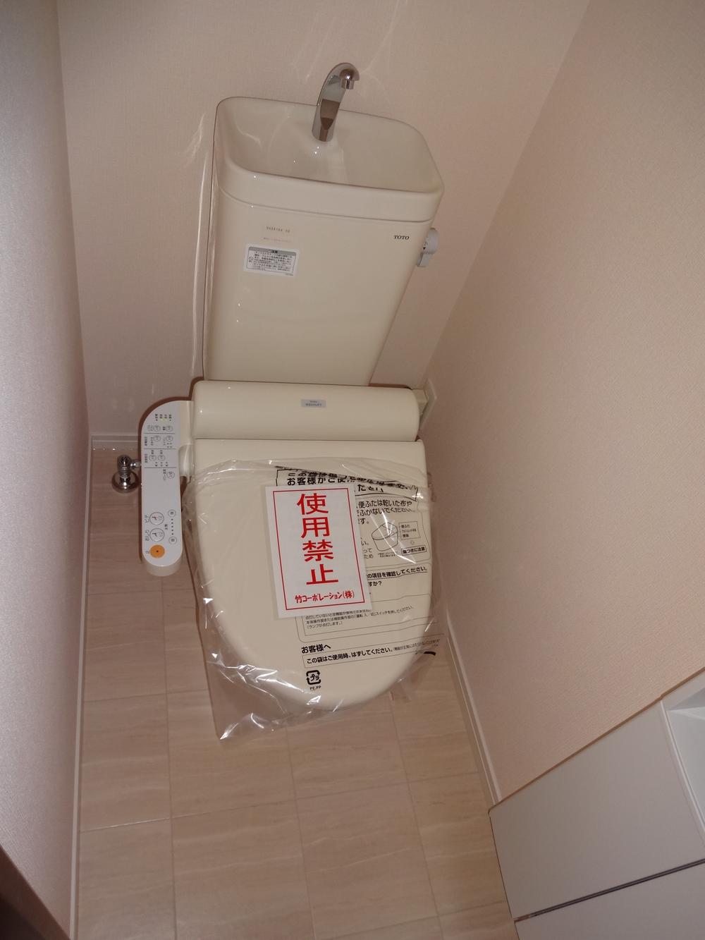 Toilet. Indoor (12 May 2013) Shooting