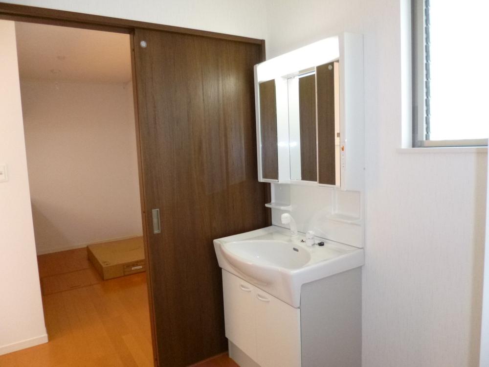 Wash basin, toilet. (November 2013) Shooting