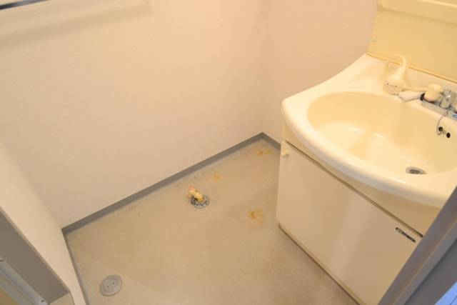 Washroom. Wash dressing room