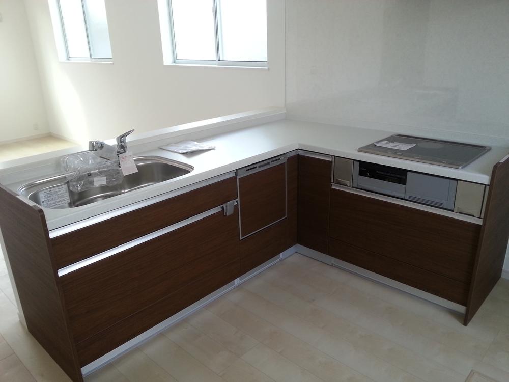 Kitchen. IH cooking heater Spacious kitchen!