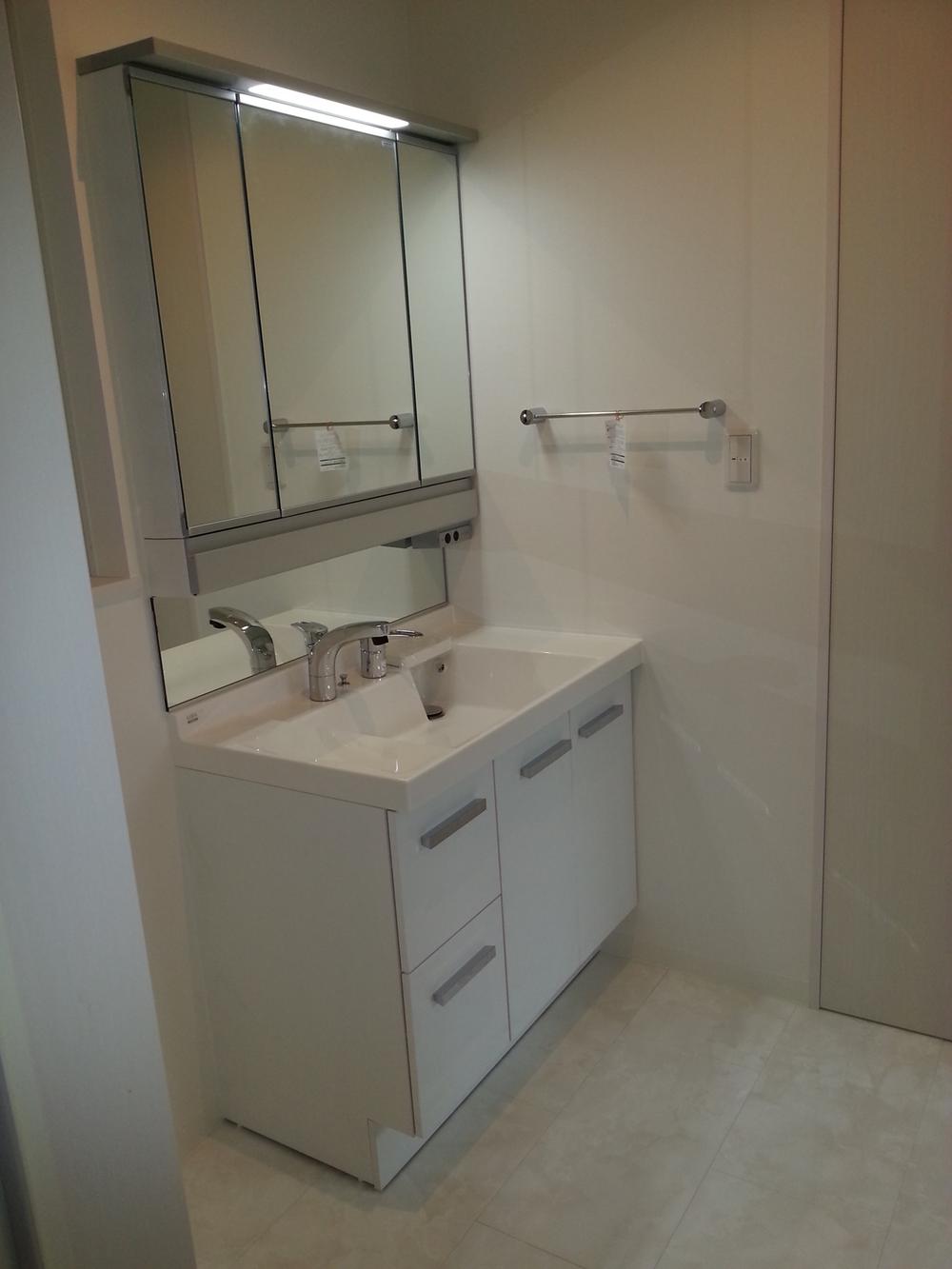 Wash basin, toilet. Local (11 May 2013) Shooting