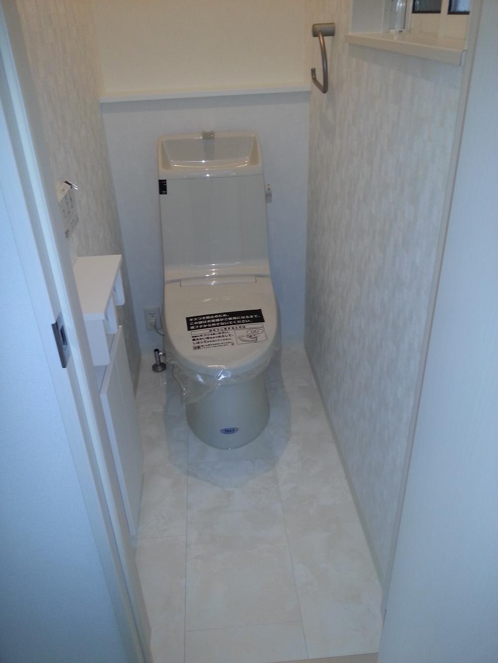 Toilet. Local (11 May 2013) Shooting