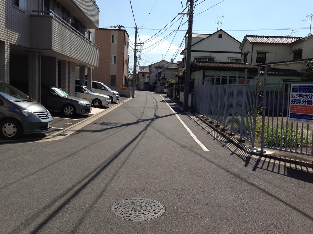 Local photos, including front road. Front road (southeast width 5.9m)