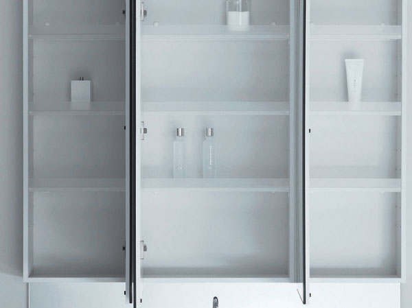 Bathing-wash room. Three-sided mirror back storage