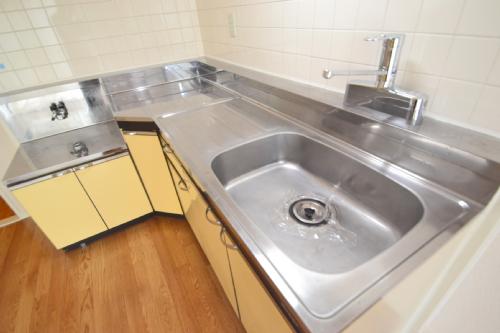 Kitchen. L-shaped kitchen