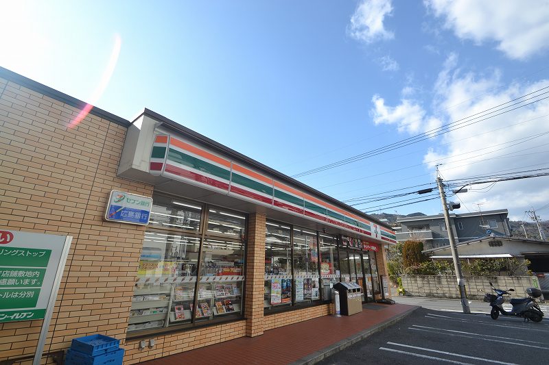 Convenience store. Seven-Eleven Hiroshima Shinjo store up (convenience store) 401m
