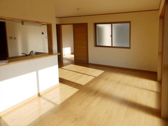 Same specifications photos (living). Light full of bright living