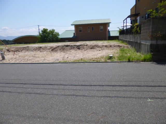 Local photos, including front road. Local (August 2013) Shooting