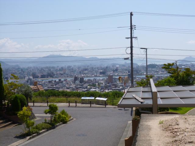 Local guide map. Views of the surrounding
