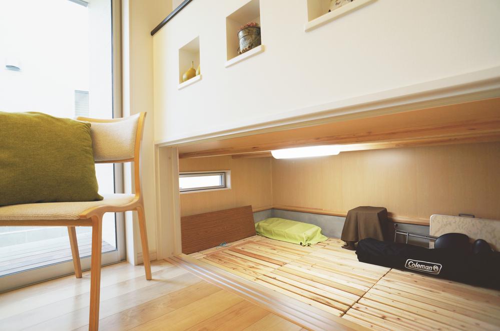 Receipt. Effective use of the space under the living room as a storage space. Also heavy luggage, Out if here is a breeze