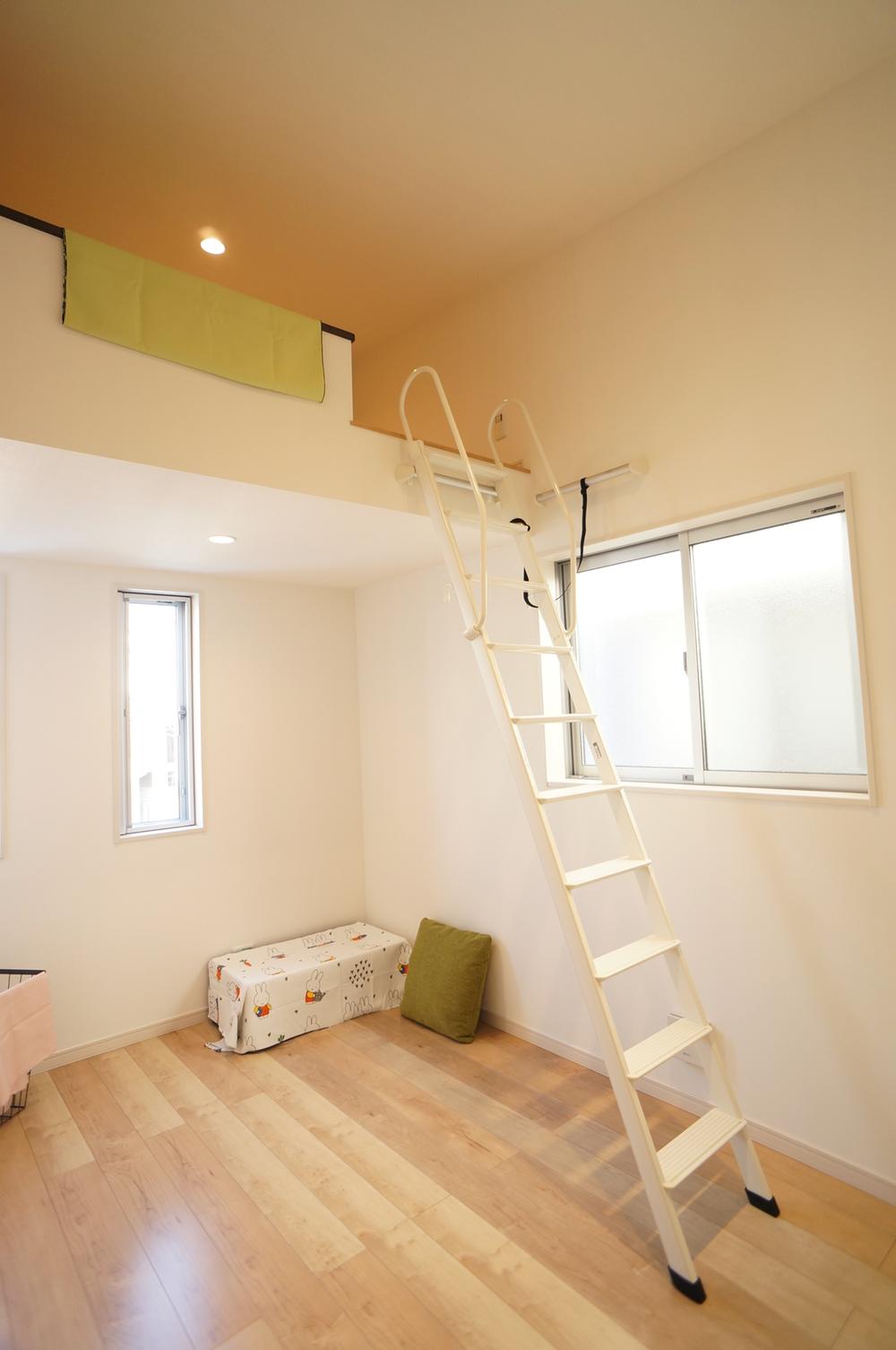 Other introspection. The rooms are two rooms of the second floor with a loft.