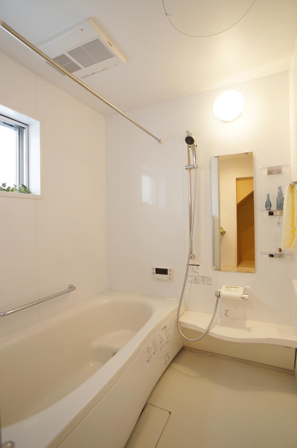 Bathroom. Bright unit buses with bathroom dryer.