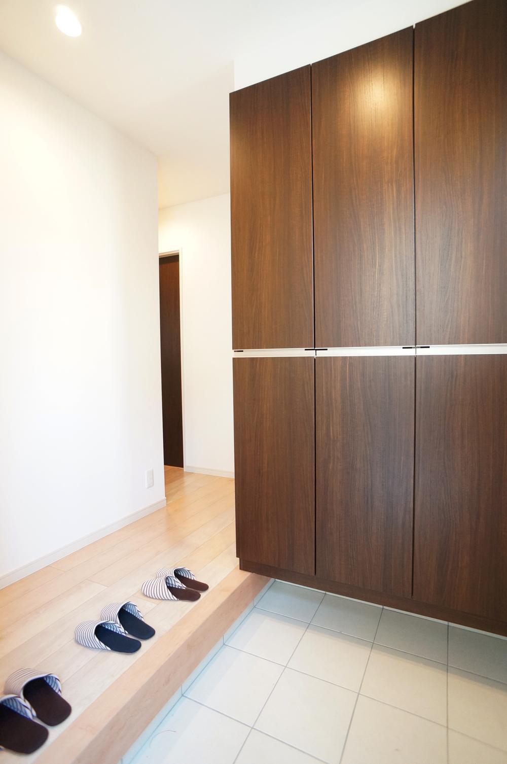 Entrance. Also kept clean clutter tend entrance in the large capacity of the shoe box.