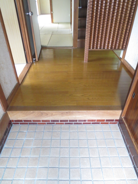 Entrance. Spacious entrance