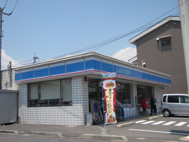 Convenience store. 200m to Lawson (convenience store)