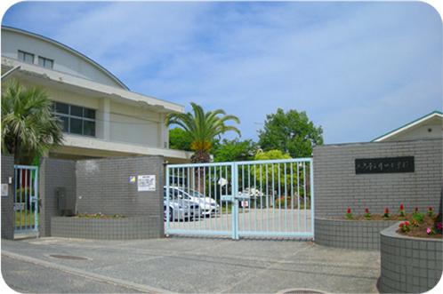 Primary school. 80m until the Municipal Iguchi Elementary School