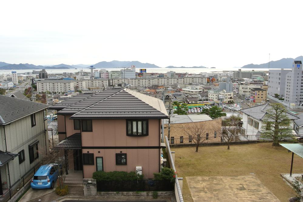 View photos from the local. View from the site (December 2013) Shooting