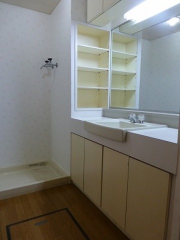 Washroom. ☆ Separate vanity ☆ The top ・ There is storage rack at the bottom