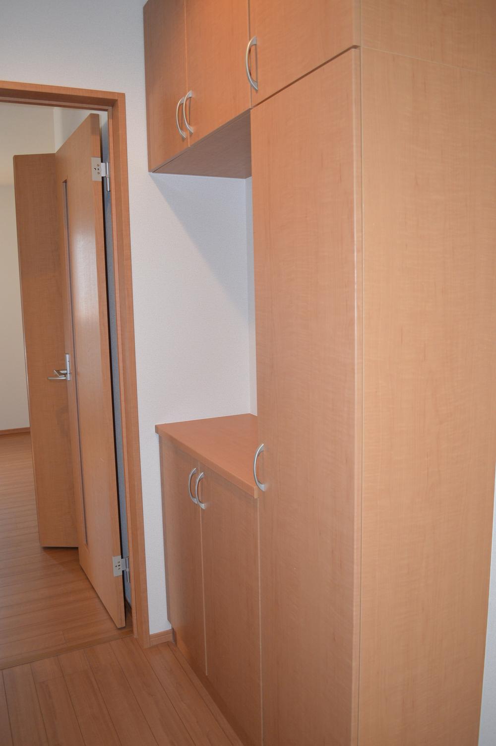 Receipt. Entrance footwear input