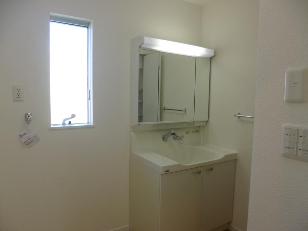 Wash basin, toilet. (September 2013) Shooting