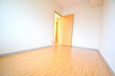 Living and room. Spacious living room