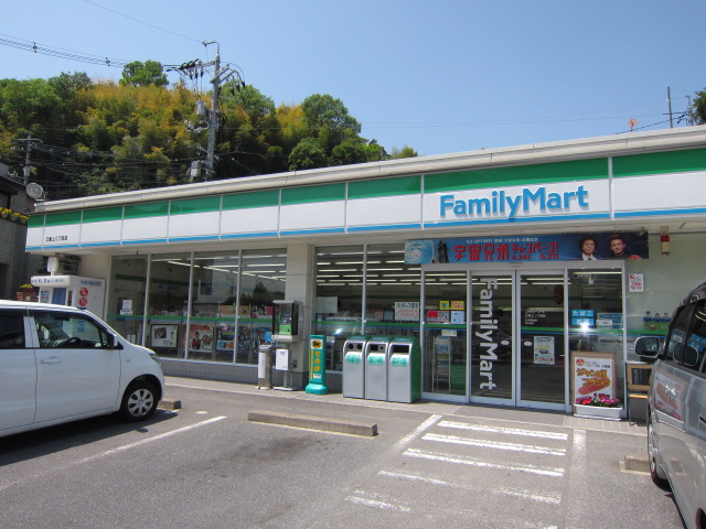 Convenience store. 630m to Family Mart (convenience store)