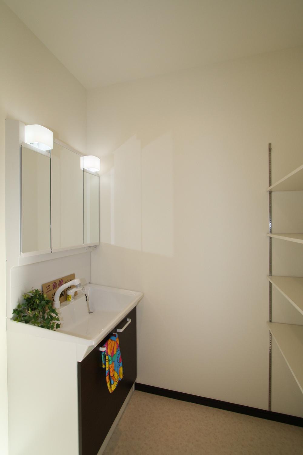 Wash basin, toilet. Interior