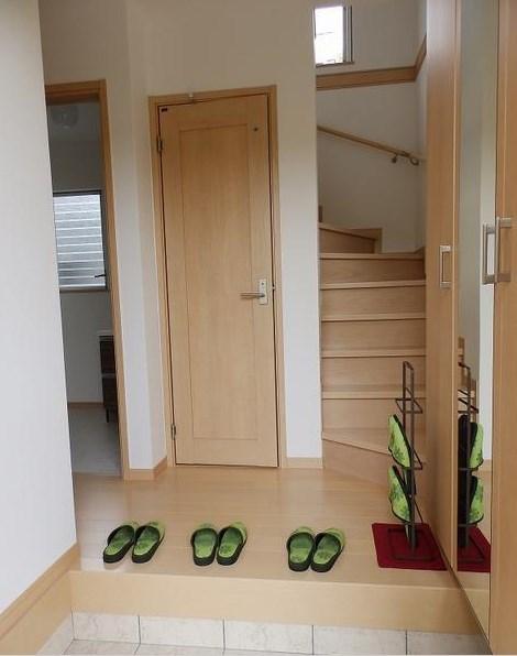 Entrance. Wide entrance, Storage is also plenty of