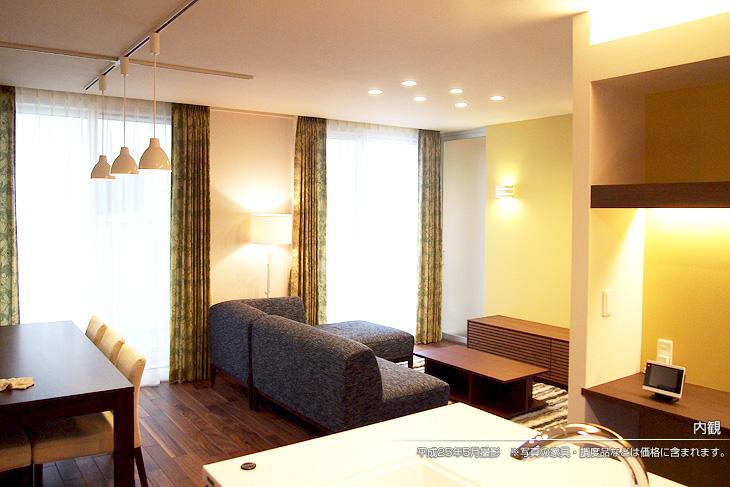 Living.  [No. 5 areas] [Introspection Photo] 2013 May shooting  ※ Such as the furniture of the photos will be included in the price. 