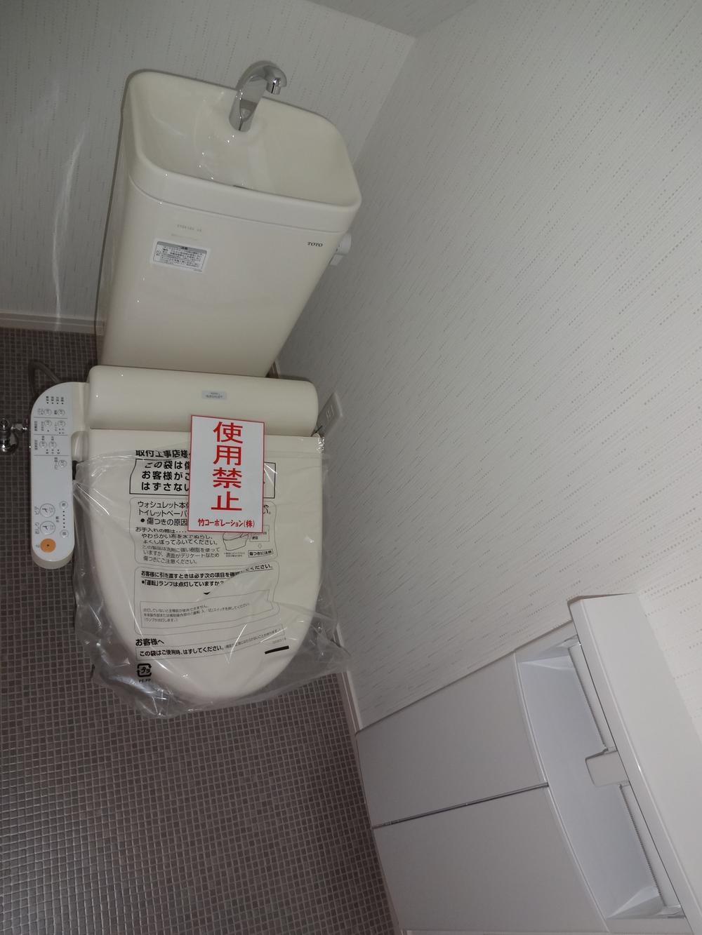 Toilet. Indoor (12 May 2013) Shooting