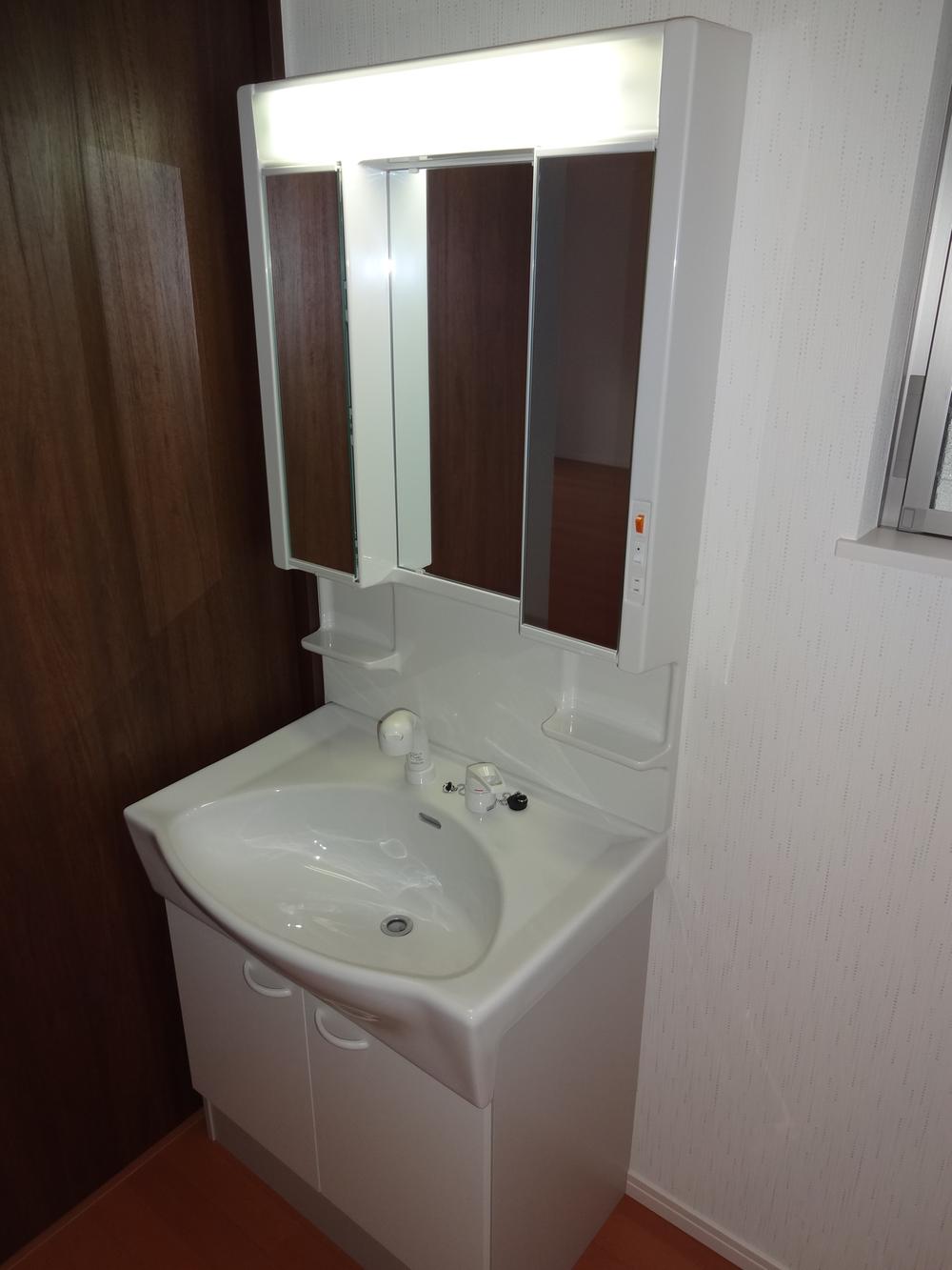 Wash basin, toilet. Indoor (12 May 2013) Shooting