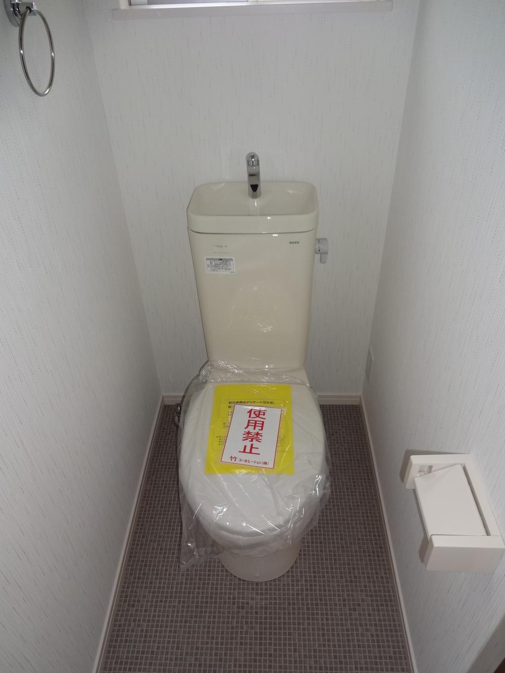 Toilet. Indoor (12 May 2013) Shooting