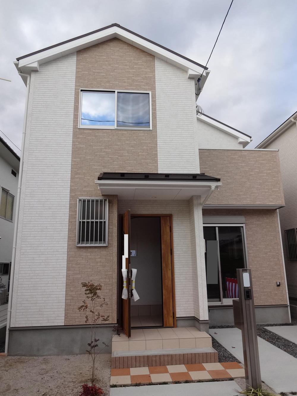 Local appearance photo. Local (12 May 2013) Shooting