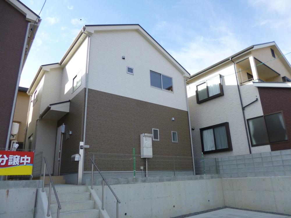 Local appearance photo. Local (12 May 2013) Shooting