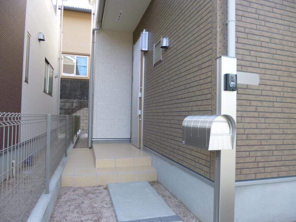 Entrance. (December 2013) Shooting