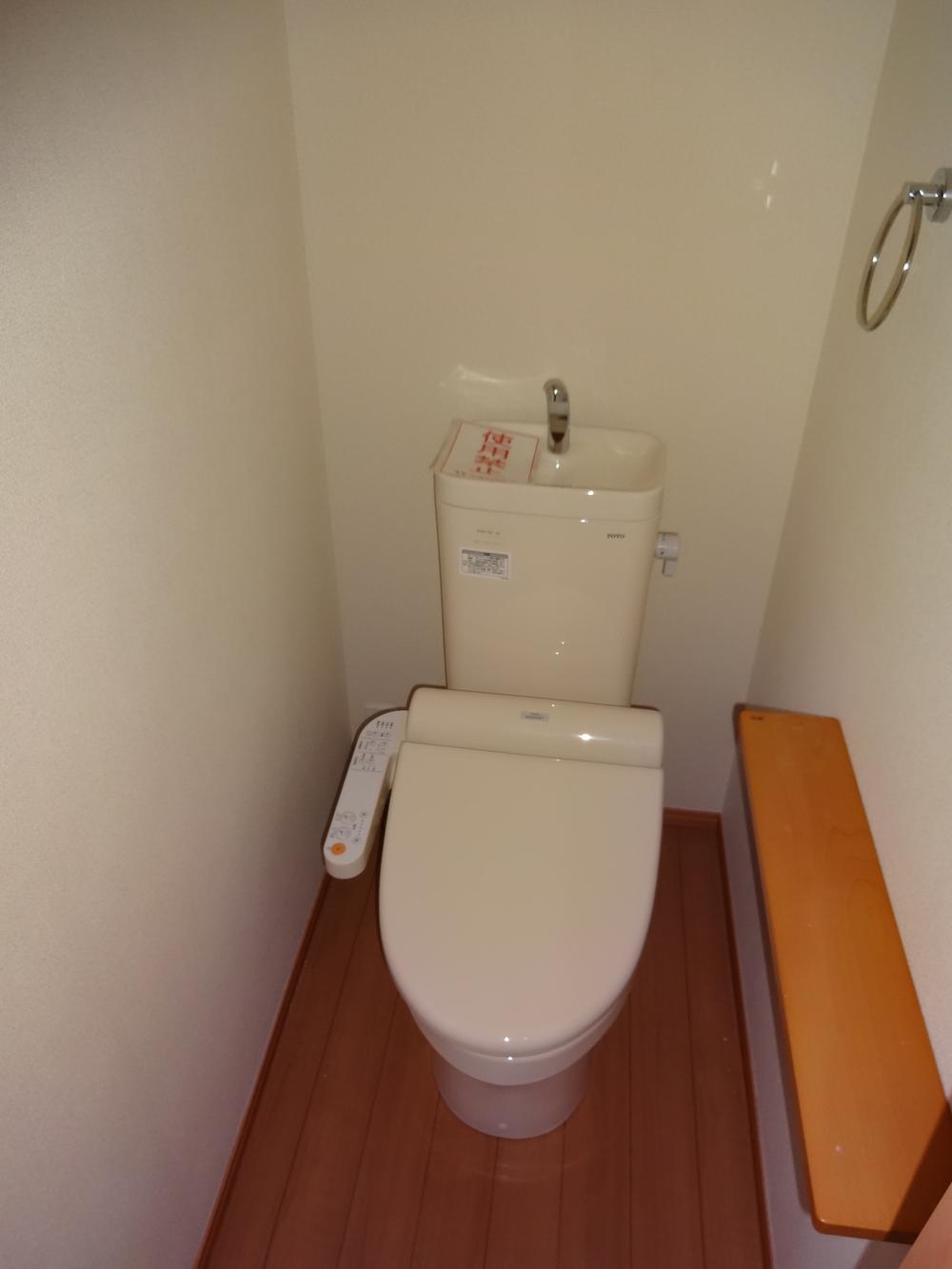 Toilet. Indoor (11 May 2013) Shooting