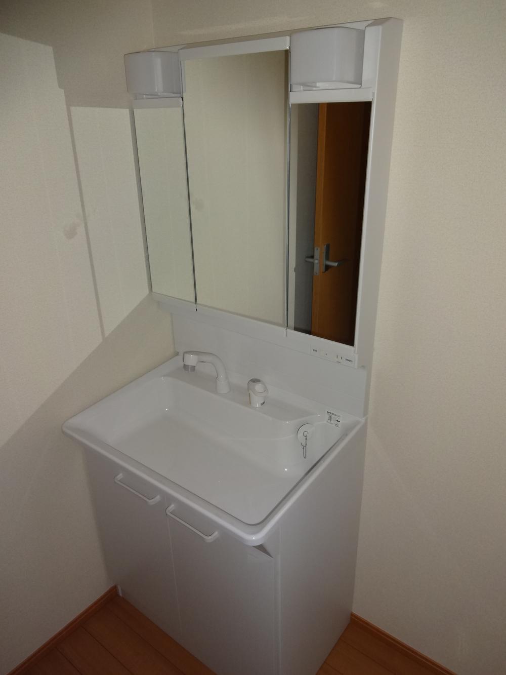 Wash basin, toilet. Indoor (11 May 2013) Shooting