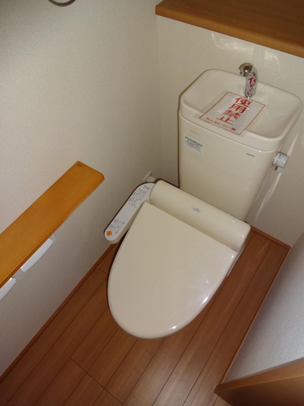 Toilet. Indoor (11 May 2013) Shooting