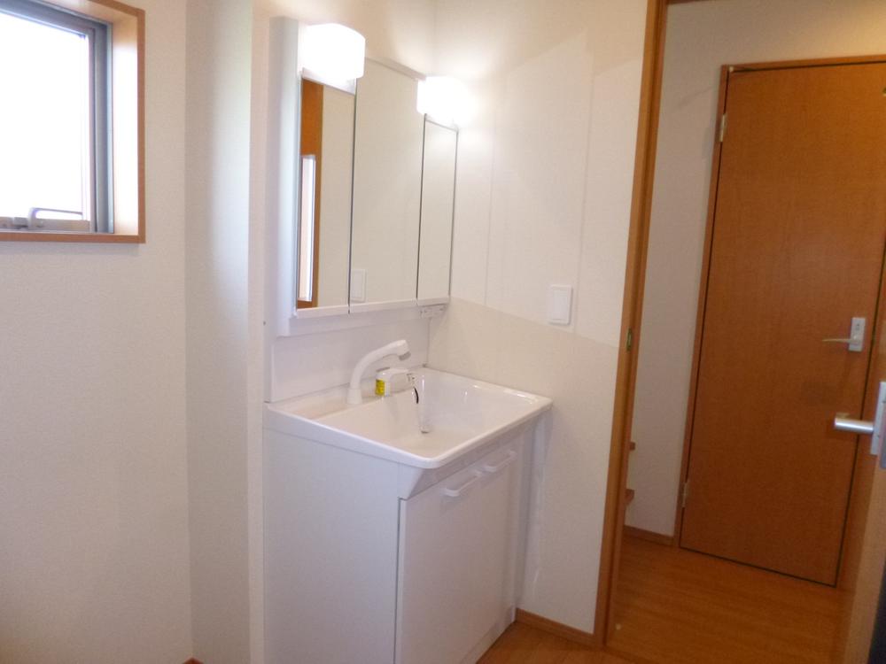 Wash basin, toilet. (December 2013) Shooting