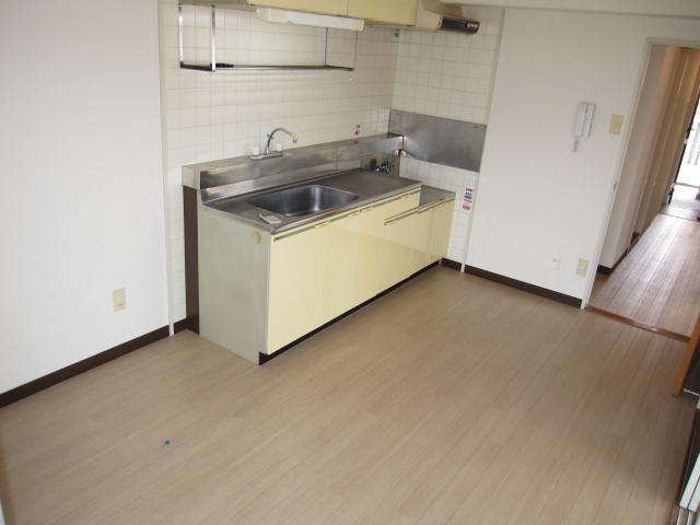 Living and room. ☆ YukaCho already exchange. Is beautiful. There is a refrigerator yard.