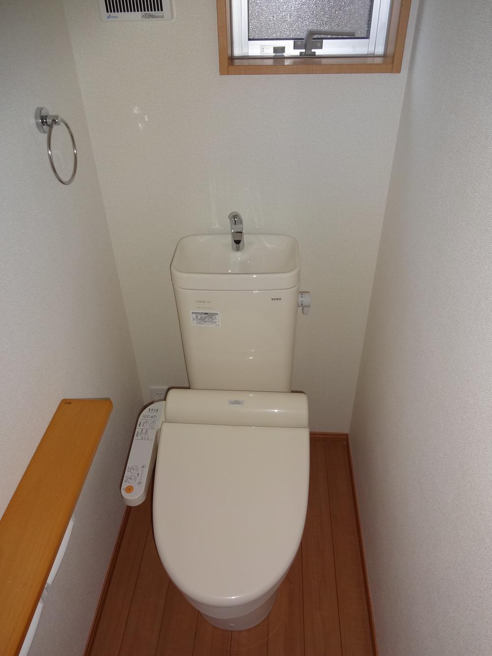 Toilet. Indoor (11 May 2013) Shooting