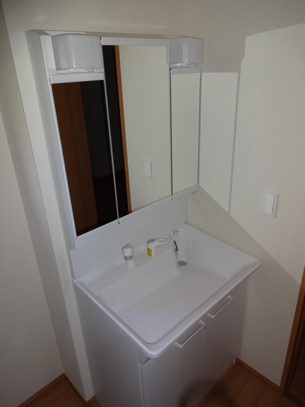 Wash basin, toilet. Indoor (11 May 2013) Shooting