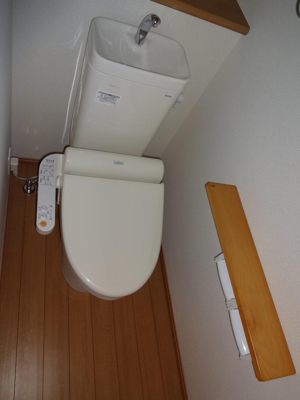 Toilet. Indoor (11 May 2013) Shooting