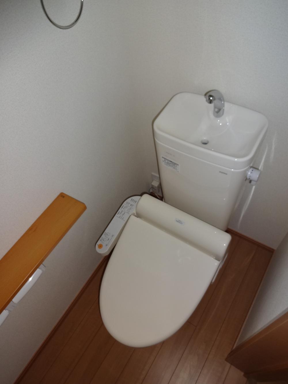 Toilet. Indoor (11 May 2013) Shooting