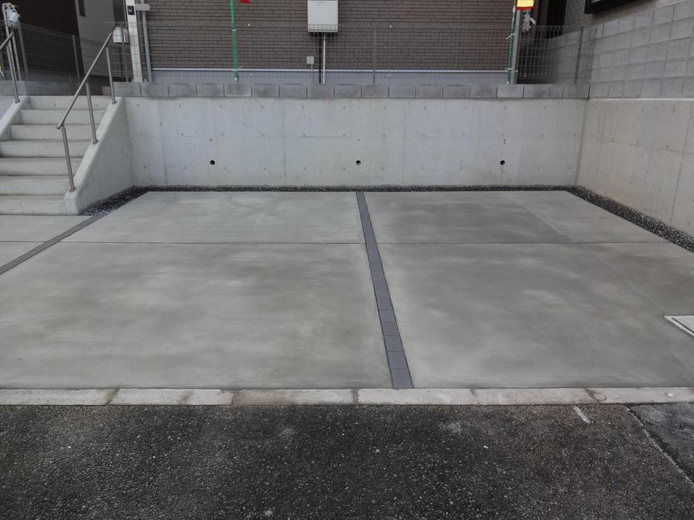 Parking lot. Local (11 May 2013) Shooting