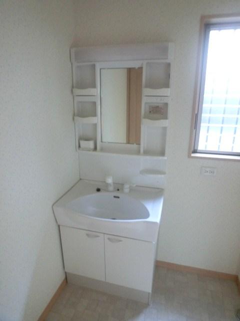 Wash basin, toilet. Room (August 2013) Shooting